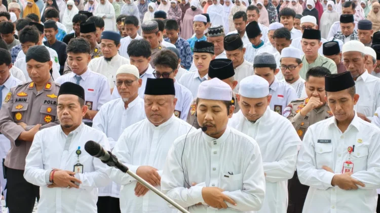 Ribuan Warga Berau Gelar Salat Istisqa Memohon Hujan