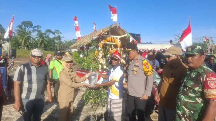 Polsek Babulu Bagikan Bibit Tanaman untuk Warga