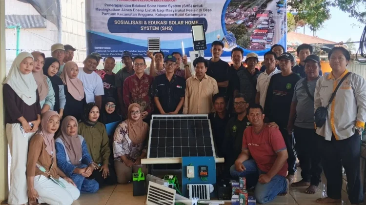 Tak Lagi Andalkan Genset, Unmul Dukung Warga Muara Pantuan Gunakan Energi Surya