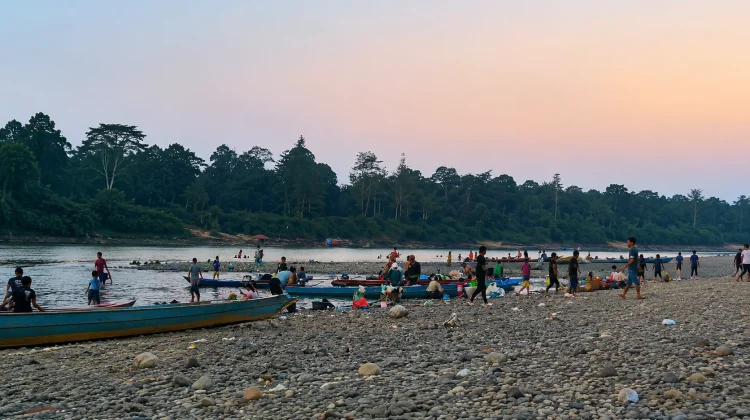 Halo RRI: Warga Kubar Soroti Kabut Asap Mahakam