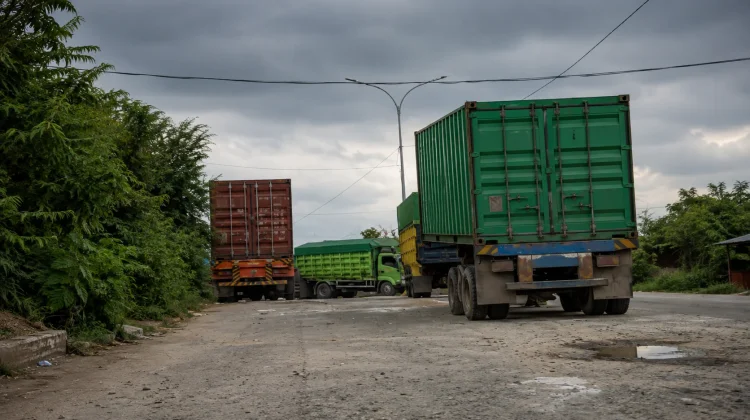 Halo RRI: Kontainer Kembali Parkir di Tanjakan Teuku Umar