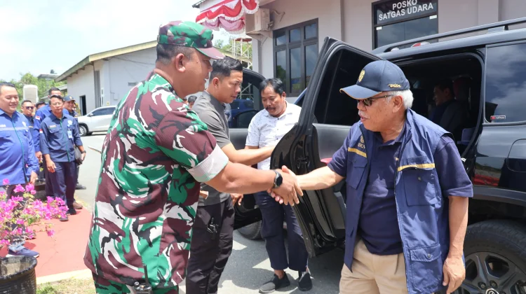 Danlanud Dhomber Sambut Kepala Otorita IKN Tinjau Penyemaian 4,8 Ton NaCl