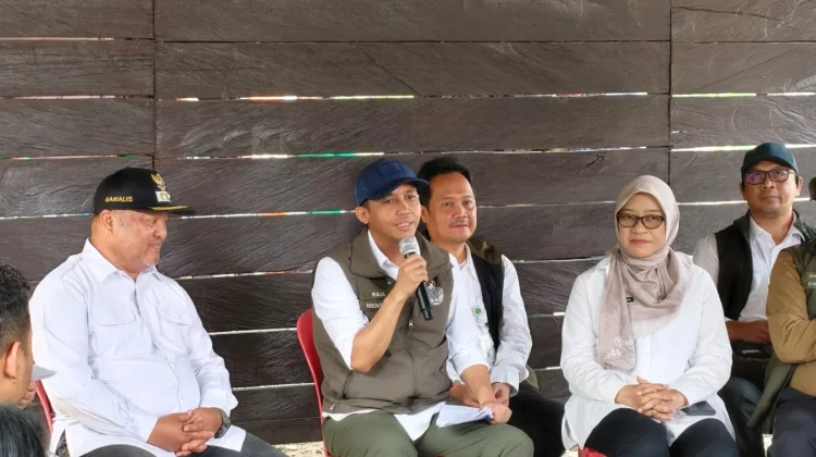 Kunjungi PRS Long Sam, Menteri Kehutanan Tegaskan Komitmen Kelestarian Hutan