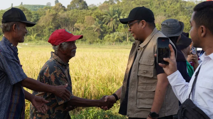 Pemkab Kukar Bantu Petani Hadapi Kekeringan Lahan Sawah