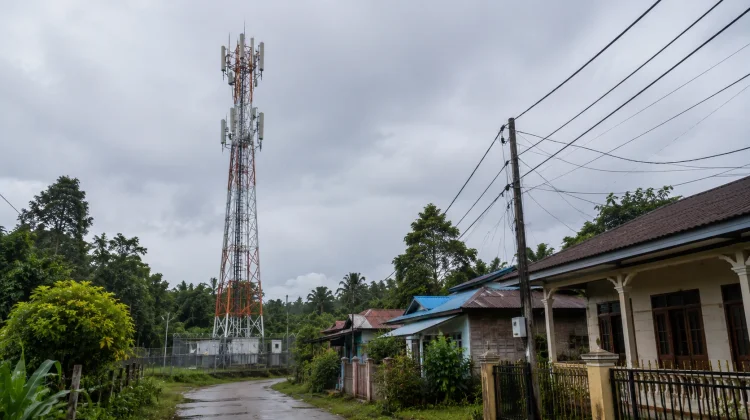 Halo RRI - Warga Kutai Barat Keluhkan Aliran Listrik di Sekitar Tower