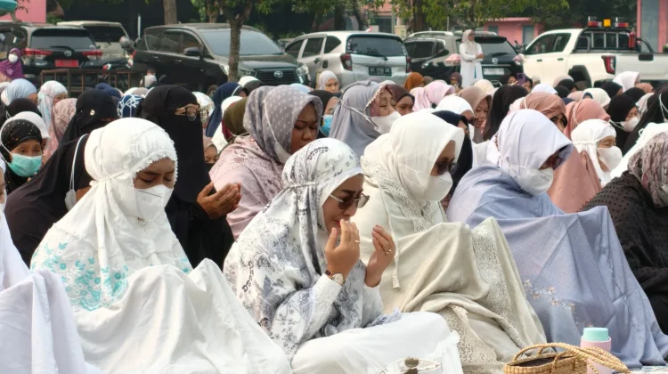 Bupati Berau dan Ribuan Warga Salat Istisqa, Memohon Hujan di tengah Kemarau