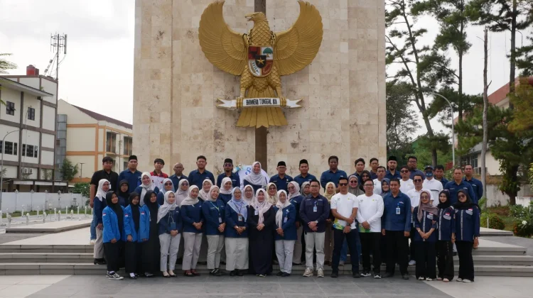 Sambut HUT ke-81 dan Hari Radio, RRI Samarinda Ziarah ke TMP Kesuma Bangsa