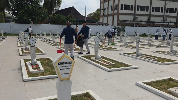 Sambut HUT ke-81 dan Hari Radio, RRI Samarinda Ziarah ke TMP Kesuma Bangsa