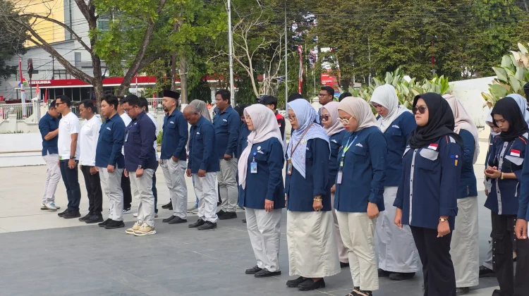 Sambut HUT ke-81 dan Hari Radio, RRI Samarinda Ziarah ke TMP Kesuma Bangsa