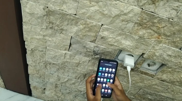 Sering Menggunakan HP saat Dicas, Ini Dampaknya bagi Baterai dan Perangkat