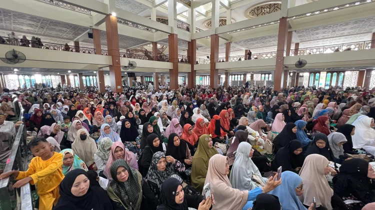 Ribuan Warga Balikpapan Padati Maulid Akbar Bersama Ustaz Das'ad Latif
