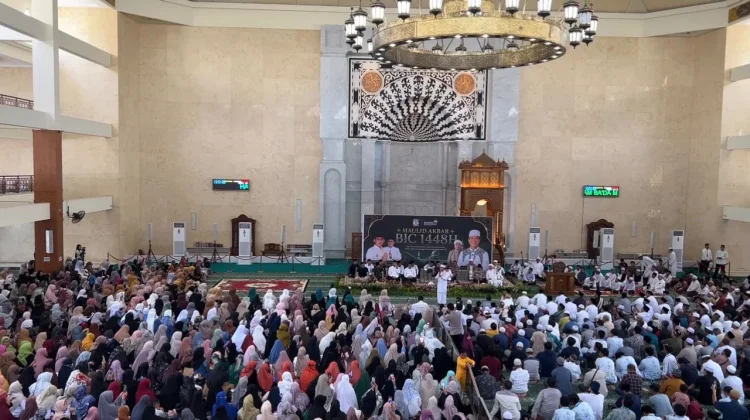 Ribuan Warga Balikpapan Padati Maulid Akbar Bersama Ustaz Das'ad Latif