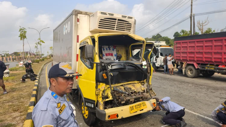 Kecelakaan Beruntun Empat Kendaraan Terjadi di Penajam