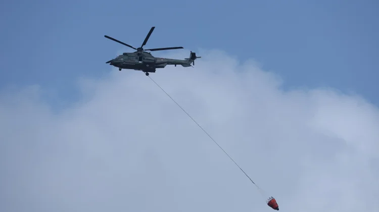Lanud Dhomber Kerahkan Helikopter Caracal untuk Atasi Karhutla di IKN