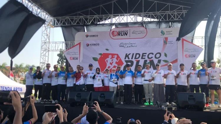 Kabut Asap Menyelimuti Paser, Tak Surutkan Semangat Runners Kideco Run 2026