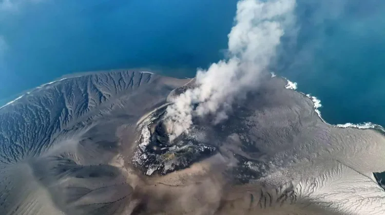 Presiden: Waspada Hadapi Aktivitas Gunung Anak Krakatau