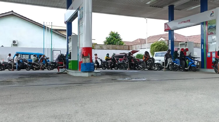 Halo RRI: Warga Soroti Kendaraan Pengisi BBM Berulang