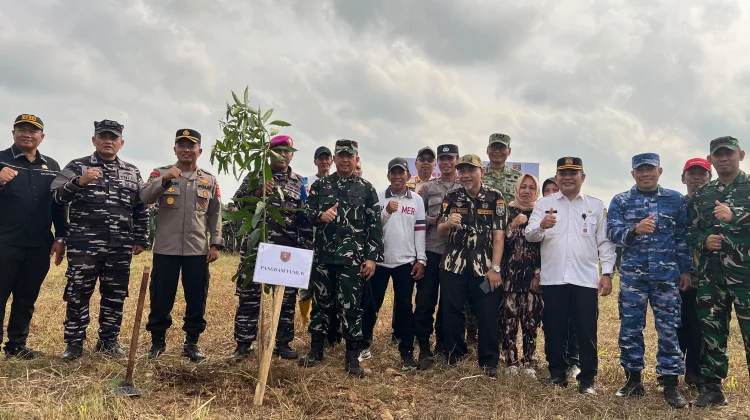 Kodam VI/Mlw di HUT TNI Menebar Energi Kebaikan Menanam 277 Ribu Pohon