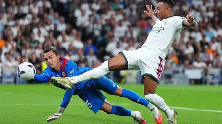 Madrid Menang 4-1, Kiper Indonesia Emil Audero Gagalkan Banyak Peluang Los Blancos