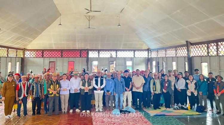 Wagub Kaltim Salurkan Bantuan Kekeringan di Long Apari