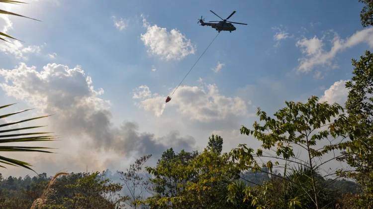 BNPB Pertahankan Dua Helikopter Water Bombing di Kaltim