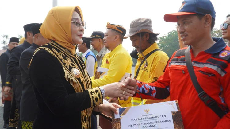 Pemkab Berau Beri Penghargaan Penanganan Karhutla di HUT ke-73