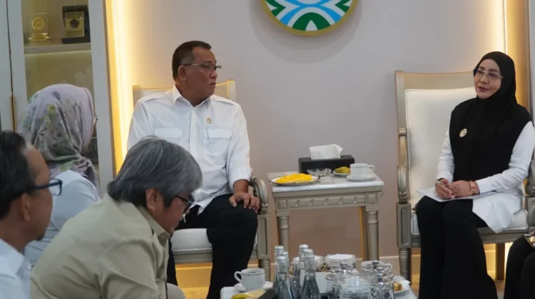 Berau Dapat Bantuan Peralatan Pengolahan Persampahan