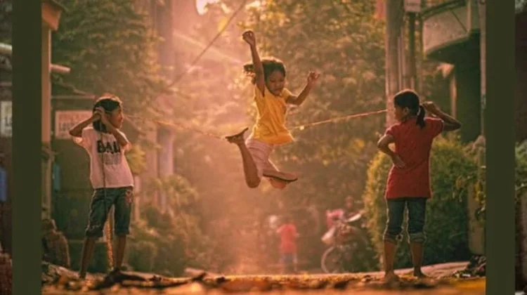 Nostalgia Permainan Tradisional, Bahagia Masa Kecil Sederhana