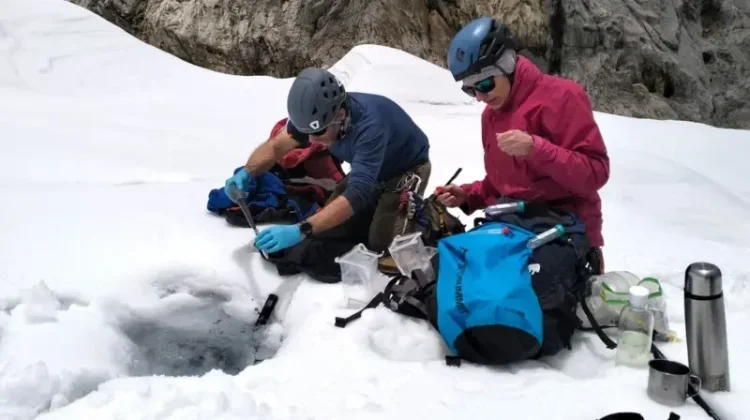 Gletser Puncak Carstensz Terancam Lenyap Total