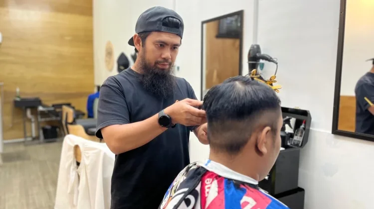 Fadli Pakaya Bagikan Pengalaman Awal Mula Berprofesi sebagai Barber di Samarinda