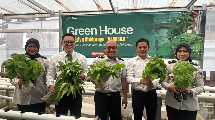 Bapas Balikpapan Sulap Lahan Sempit Jadi Green House dan Bekali Klien