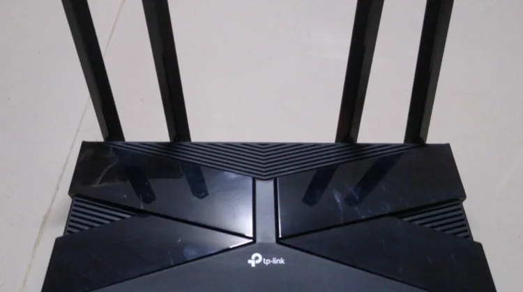 Wifi Lemot di Kamar Belakang? Letakkan Router di Posisi Ini