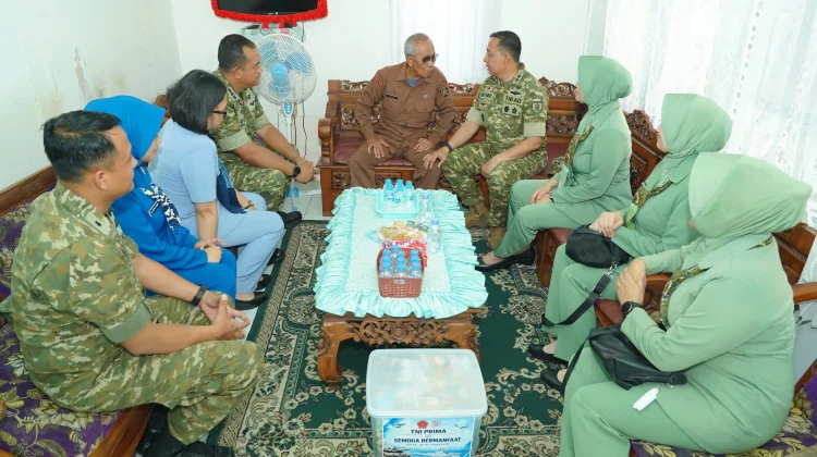 Senyum Hangat Anak-Anak Panti Asuhan Al Mu’min Sambut Kedatangan TNI