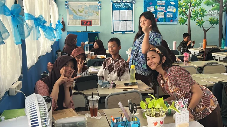 Keseruan Hari Batik Nasional di SMPN 14 Balikpapan Siswa Bebas Gunakan Baju Batik