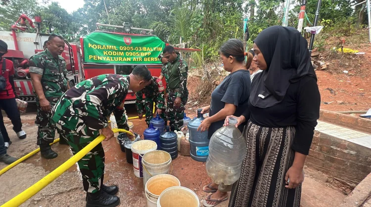 TNI Kodim 0905/Bpp Salurkan Air Bersih Serentak di Tiga Wilayah Koramil