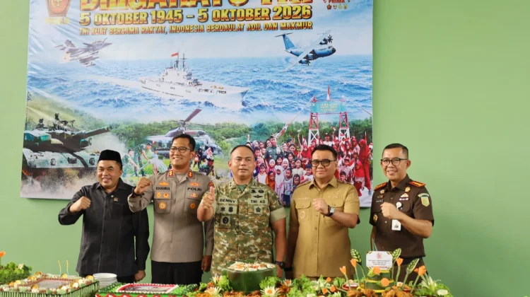 HUT ke-81 TNI, Bupati Kukar Kunjungi Makodim 0906