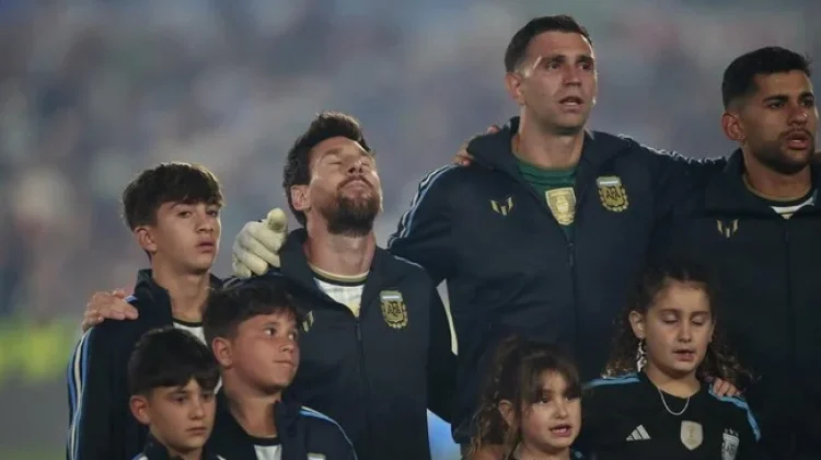 Air Mata Lionel Messi Pecah dalam Laga Perpisahan Bersama Argentina