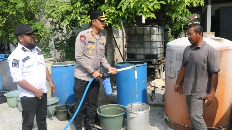 Polres PPU Salurkan Air Bersih untuk 17 Keluarga di Gunung Seteleng