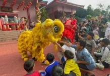 Atraksi Barongsai Kuda Api Pukau Ribuan Warga Balikpapan