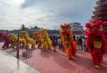 Atraksi Barongsai Setya Dharma Pukau Pengunjung Klenteng Balikpapan