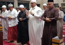 Bupati Kukar Salat Tarawih Perdana di Masjid Agung Tenggarong