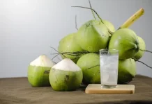 Manfaat Air Kelapa Muda saat Berbuka Puasa