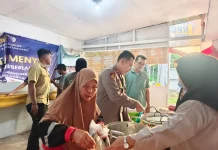 Warung Berkah Polres Kukar Hadir di Timbau, 200 Warga Ikuti Buka Puasa Bersama