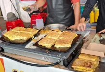 Martabak Bakar Jadi Jajanan Favorit di Pasar Ramadan GOR Segiri Samarinda
