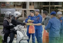 Polres Berau Bagikan Takjil Ramadan