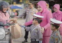 Polres Berau Berbagi Takjil Ramadan