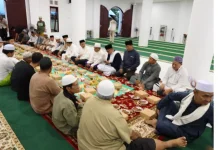 Pemkab Kukar Silaturahmi dan Buka Puasa bersama Pengurus Masjid Besar Daarul Muth