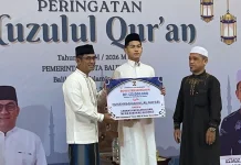 Wali Kota Balikpapan Serahkan Hibah Masjid dan Bonus Tahfiz
