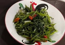 Tips Menumis Kangkung Tetap Hijau dan Renyah