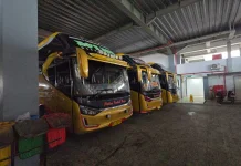 Jejeran Bus Kuning Mengantar Rindu Pemudik